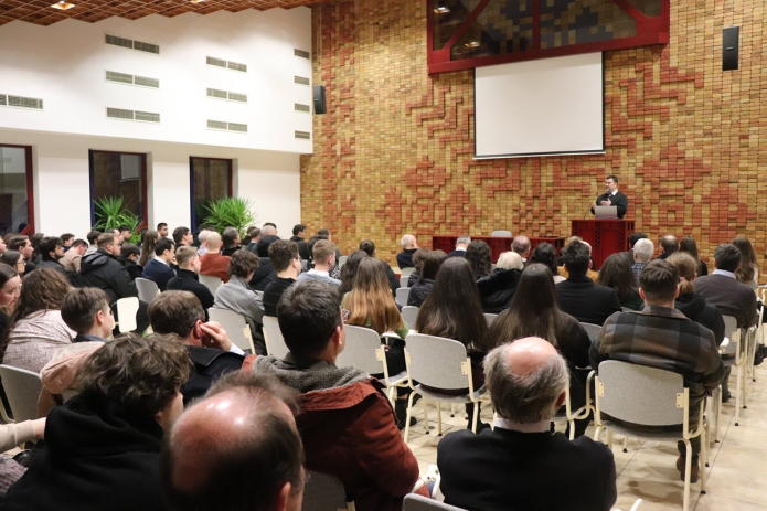 Sógor Árpád az Erasmus-programról tart beszámolót