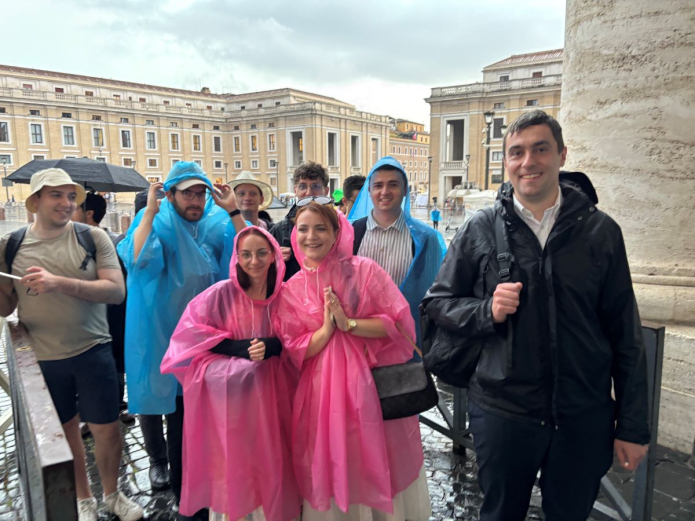 Eső után köpönyeg