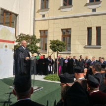 Az egybegyűlteket köszönti Bogárdi Szabó István püspök