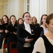 A kórus Brüsszelben a 42. Zsoltárt énekli