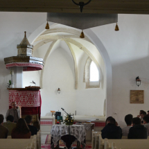 Bogdán Szabolcs esperes beszél a krasznai templomban